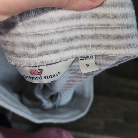 Vineyard Vines Terry Shorts - Picture 2 of 4